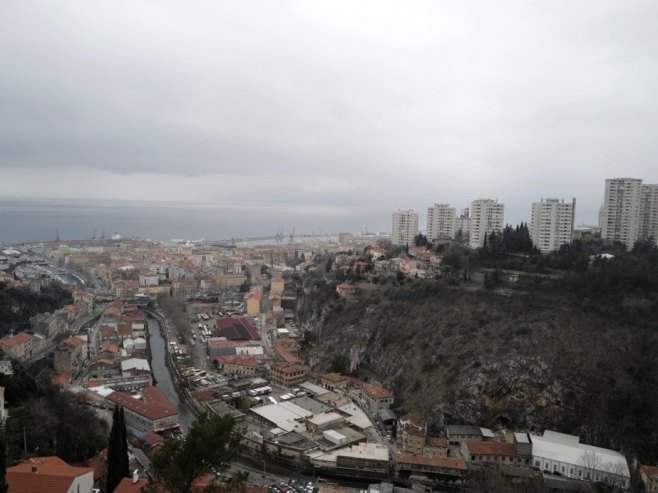 Хрватска: Брачни пар двије године држао мушкарца као роба