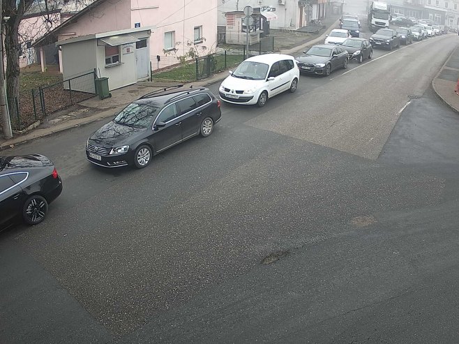 Појачан улаз путничких возила на прелазима Градишка и Градина