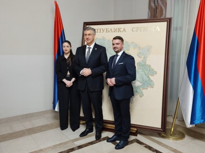 Не ваља кад не сарађујеш, још горе кад сарађујеш! (ФОТО)