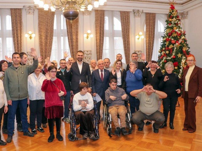 Група дјеце са потешкоћама у развоју са Космета у посјети Новом Саду