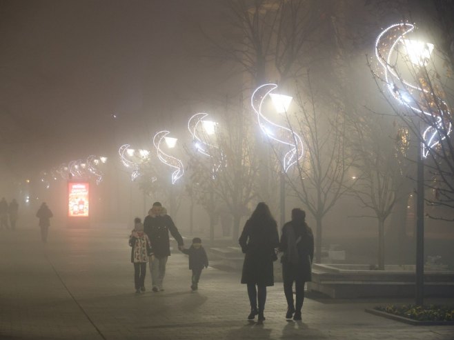 Бањалучани се и вечерас гуше у смогу (ФОТО)