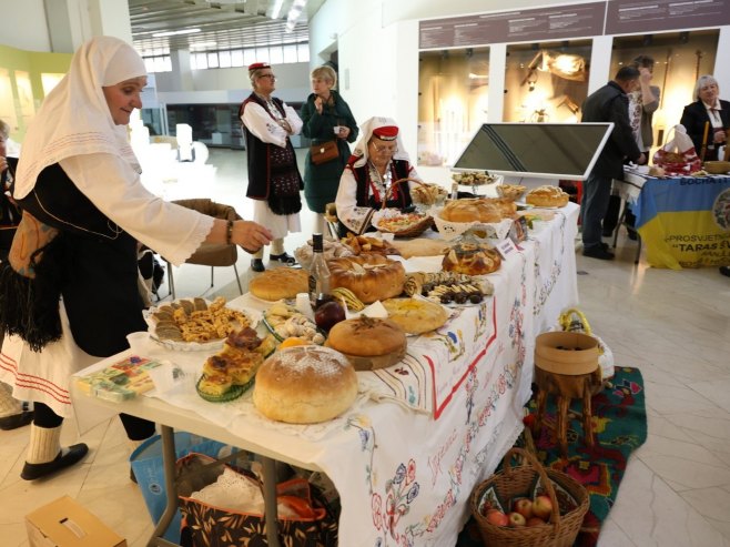 Фестивал "Чесница" кренуо из Бањалуке: Завршница у Горњем Милановцу (ФОТО)