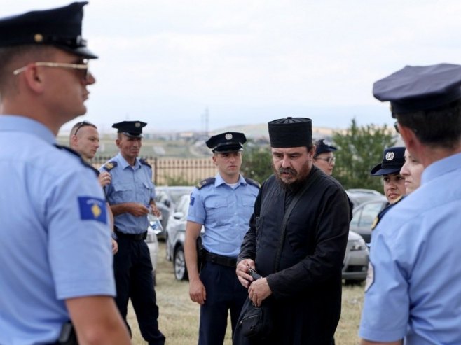 На православном гробљу у Племетини код Обилића порушена два споменика