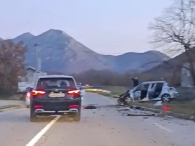 Удес на магистралном путу Требиње - Херцег Нови у мјесту Тули (фото: ams-rs.com) Удес на магистралном путу Требиње - Херцег Нови у мјесту Тули (фото: ams-rs.com) -