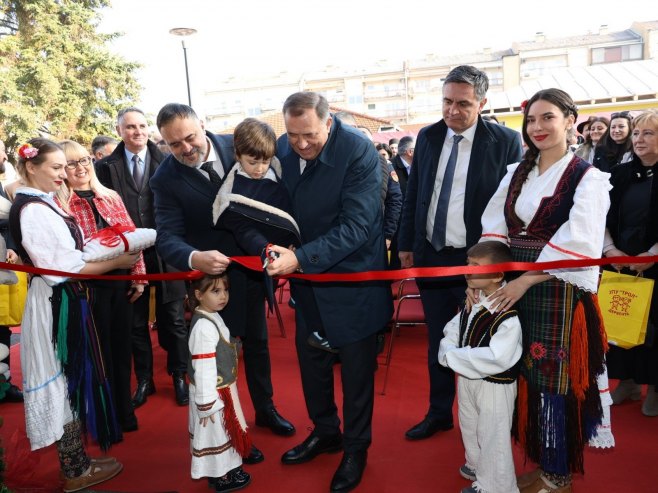 Отворен вртић у Дервенти - Фото: ZIPAPHOTO/Borislav Zdrinja