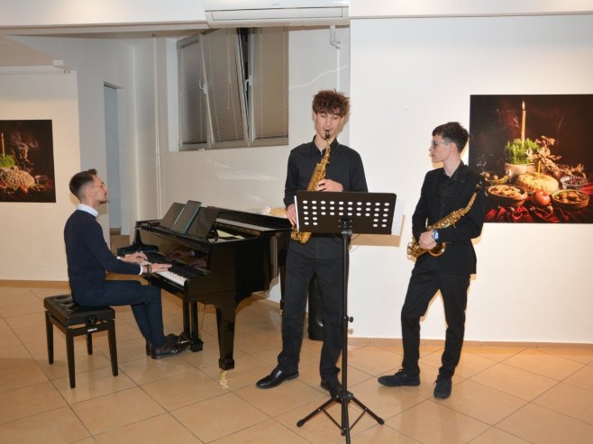 Отворена изложба фотографија "Обредни хљеб - тачка спајања" у Приједору