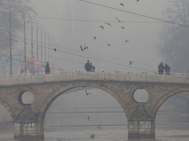 Забрана боравка дјеце на отвореном простору у Сарајеву због загађеног ваздуха