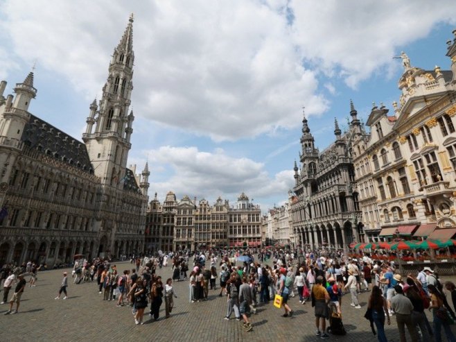 Хаос у Бриселу, европски пољопривредници протестују