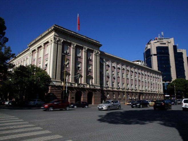 Туча у албанској Скупштини: Посланици се сукобили са полицијом (ВИДЕО)