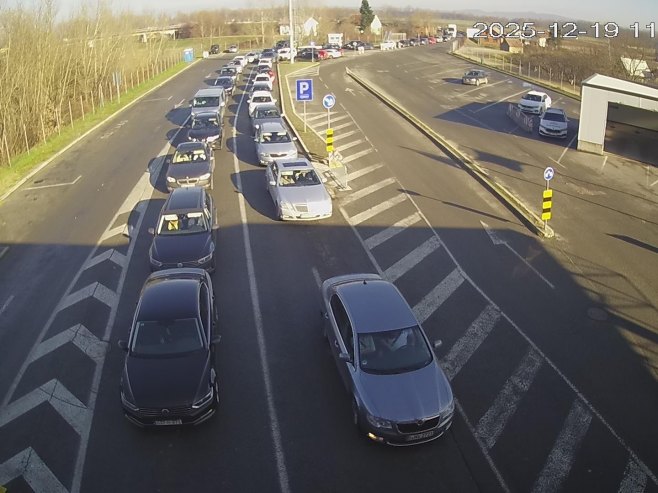 Појачана фреквенција возила на улазу у БиХ