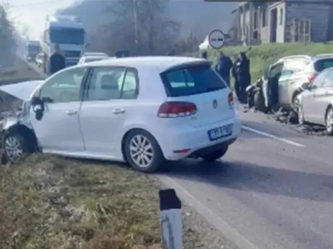 Судар четири возила код Добоја: Повријеђене три особе