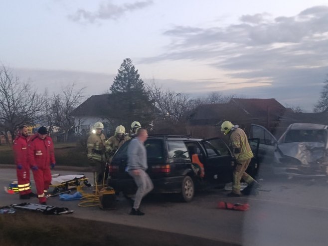 Саобраћајна незгода у Приједору,  на терену полиција и ватрогасци