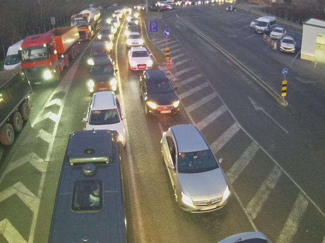 Појачан саобраћај на улазу у БиХ из Хрватске