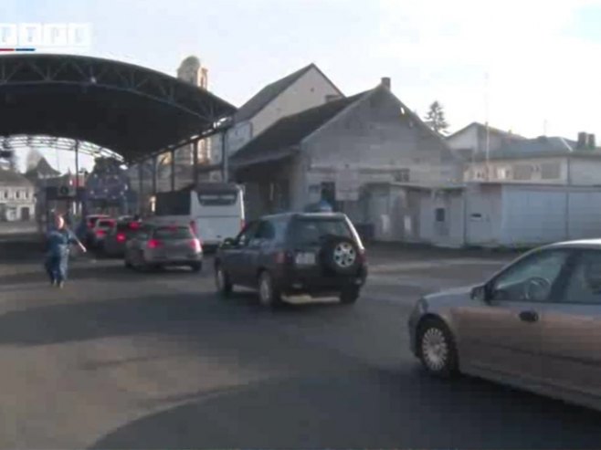 Појачана фреквенција возила на улазу у БиХ