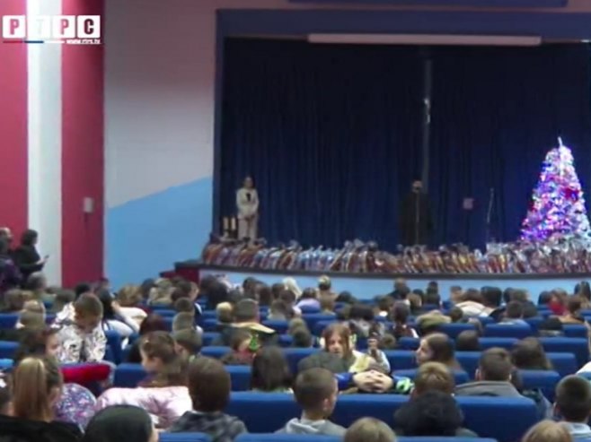 Прослављен Никољдан: Представа и поклони за дјецу Дрвара и Босанског Грахова (ВИДЕО)