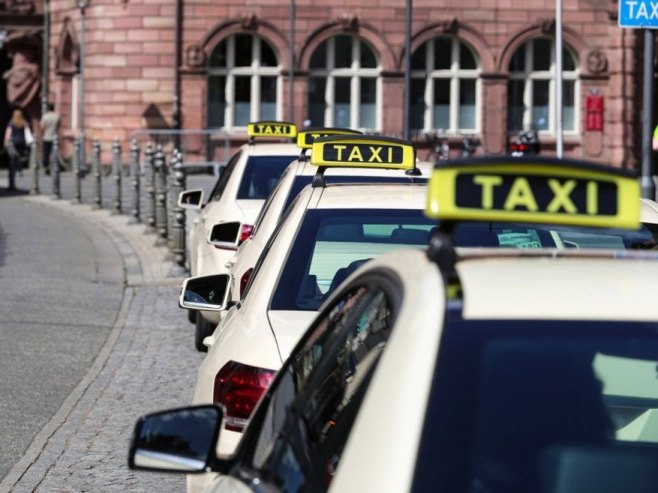 Франкфурт увео ноћни такси за жене