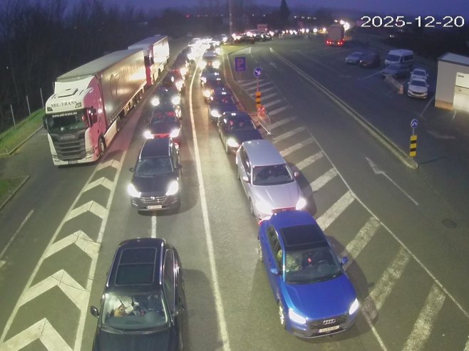 Гужве на више прелаза са Хрватском