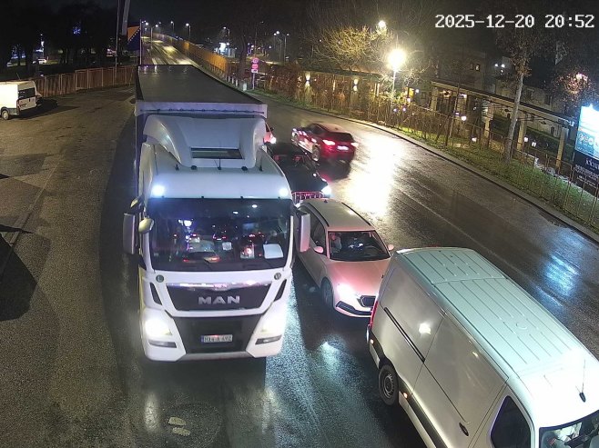 Велике гужве на улазу у БиХ, дуге колоне возила