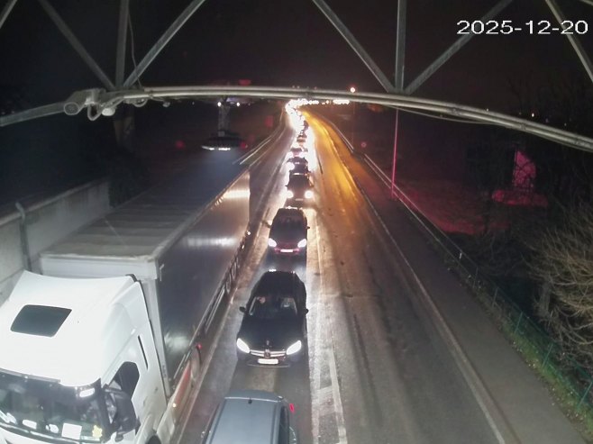 Велике гужве на улазу у БиХ, дуге колоне возила