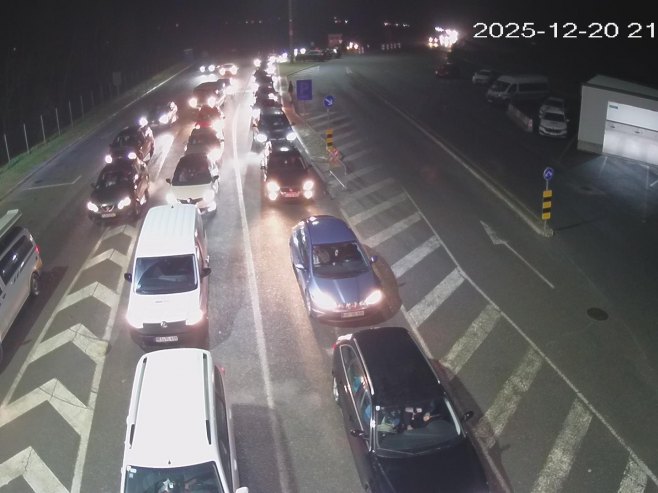 Вишечасовна чекања на улаз у БиХ и Србију из Хрватске - километарске колоне