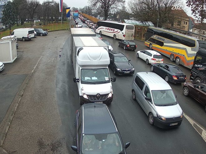 Дуге колоне возила на више граничних прелаза са Хрватском