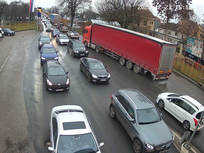 Велике гужве на граничним прелазима, дуге колоне возила