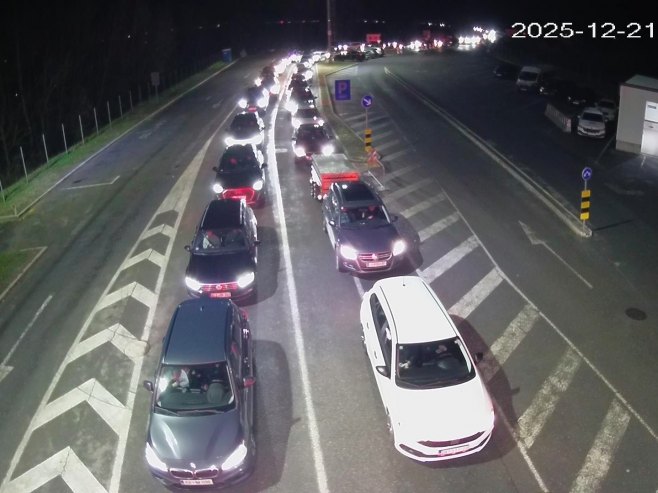 Велике гужве на граничним прелазима, дуге колоне возила