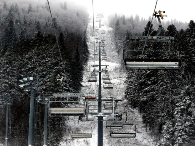 Ски лифт (фото: EPA/FEHIM DEMIR - илустрација) - 