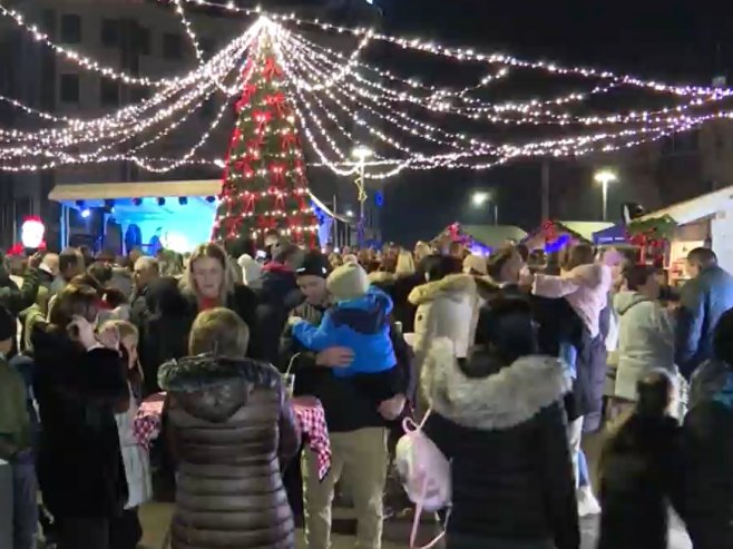 Зимофест у Прњавору привукао велики број грађана (ВИДЕО)