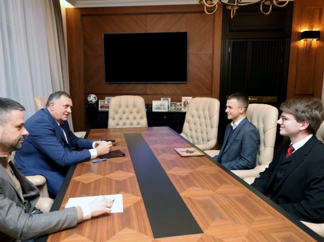 Додик: Патриотизам значи стварати историју интелектом и радом