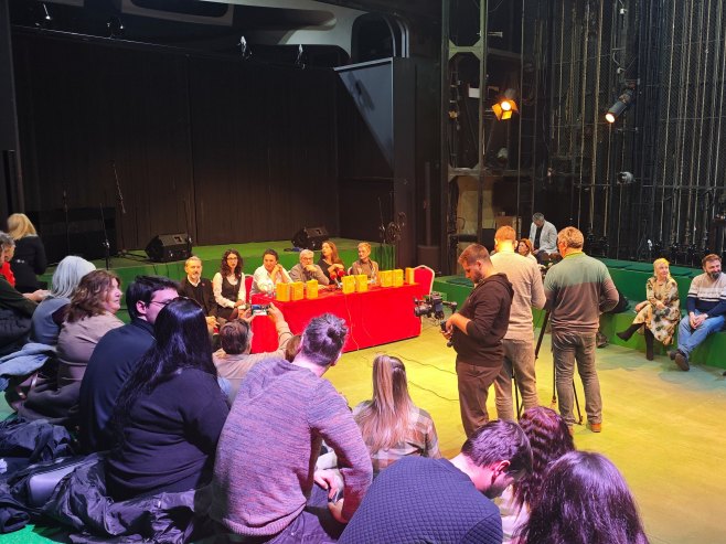 У НПРС промовисана едиција драмских дјела "Позориште код куће"