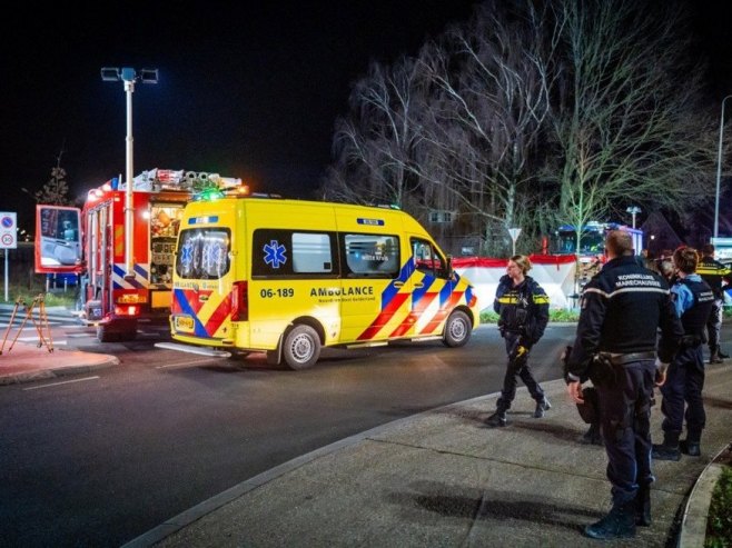 Холандија: Аутомобилом улетио у гомилу на божићној паради