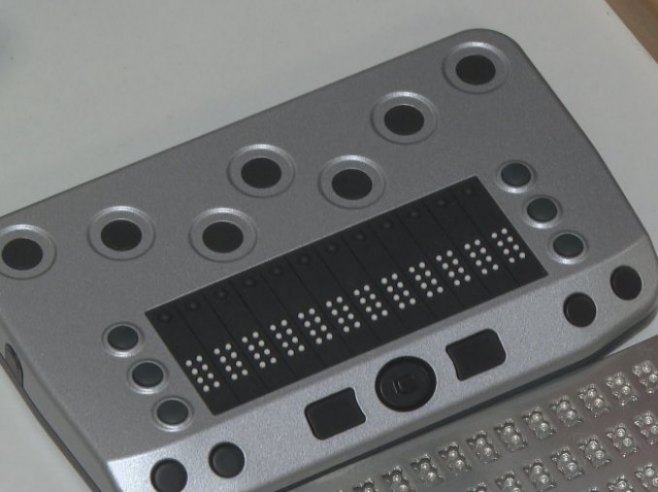 За слијепа и слабовида лица отворена изложба "Тачке које живот значе"