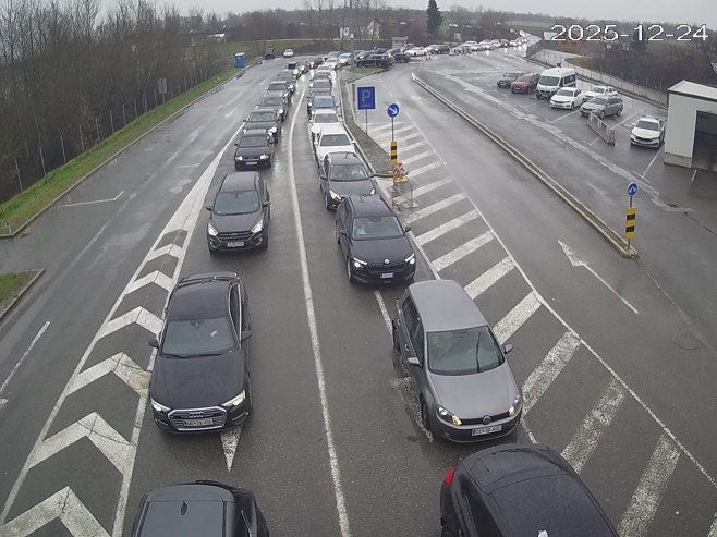 Појачан саобраћај на четири прелаза са Хрватском