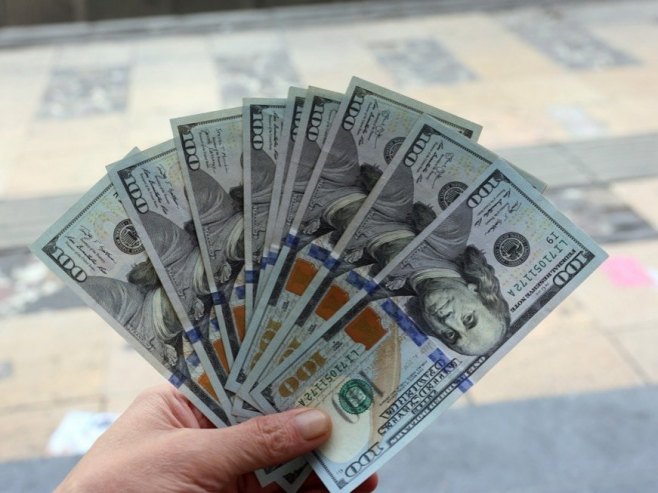 Долар у паду, очекује се најгора година од 2017.