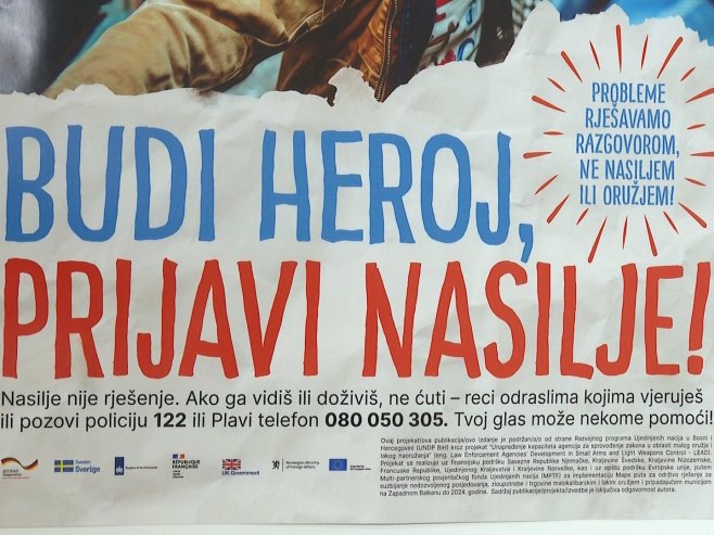 Свако треће дијете добило је поруку или позив од непознате особе, показало истраживање "Сигуран клик"