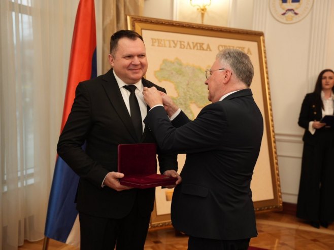 Калабухов уручио одликовање Будимиру; Будимир: И даље јачати везе Срба и Руса