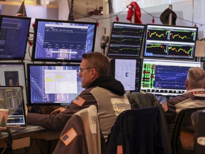 Цијена платине порасла на нови историјски рекорд, премашила 2.400 долара по унци