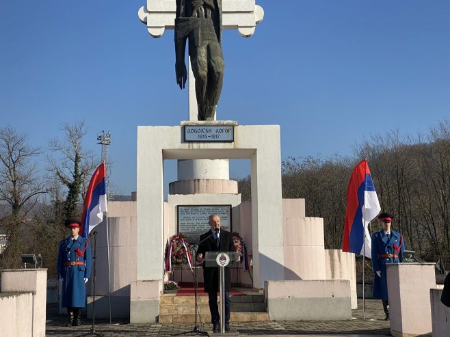 Положени вијенци и цвијеће жртвама добојског логора; 110 године од прве интернације у логор  (ФОТО)