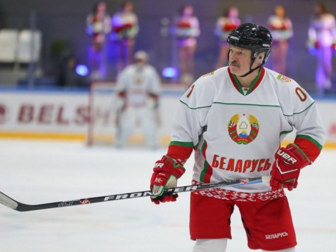 Лукашенко оборен током хокејашке утакмице у Минску (ВИДЕО)