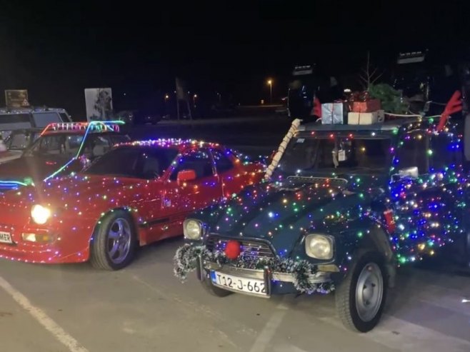 Прњавор: Олдтајмери вратили дух добрих старих времена (ФОТО)