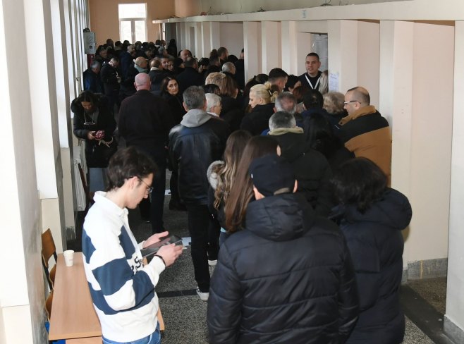 Парадокс избора: Курти побиједио гласовима Албанаца који су због његових "успјеха" побјегли са КиМ