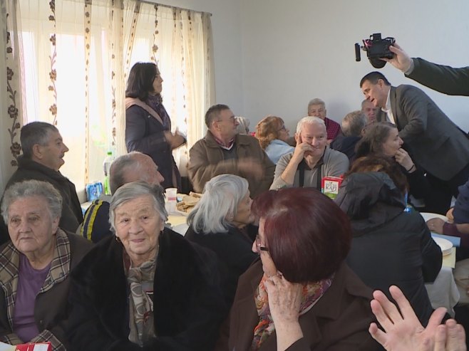 Свечани новогодишњи ручак за око 500 корисника јавне кухиње "Мозаик пријатељства"