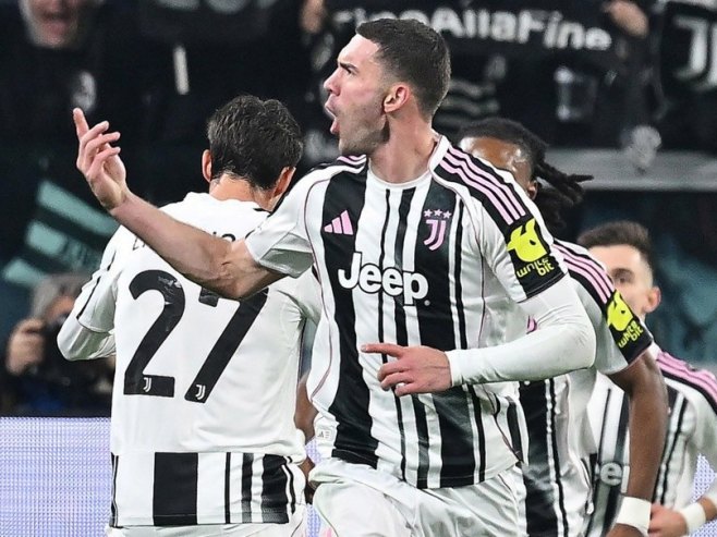 Барселона заинтересована за српског фудбалера Душана Влаховића