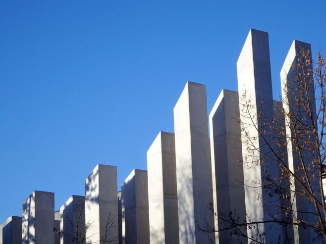 Централно спомен обиљежје Бањалука - Фото: ZIPAPHOTO/Borislav Zdrinja