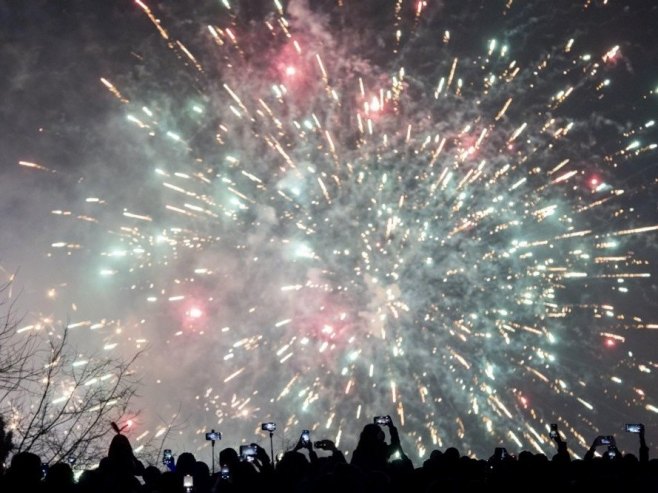 Припреме за Нову годину у пуном јеку; Туристи у Бањалуку стигли из свих крајева свијета (ВИДЕО)