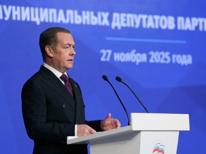 Медведев: Након напада на Путинову резиденцију Зеленски ће морати да се крије до краја живота