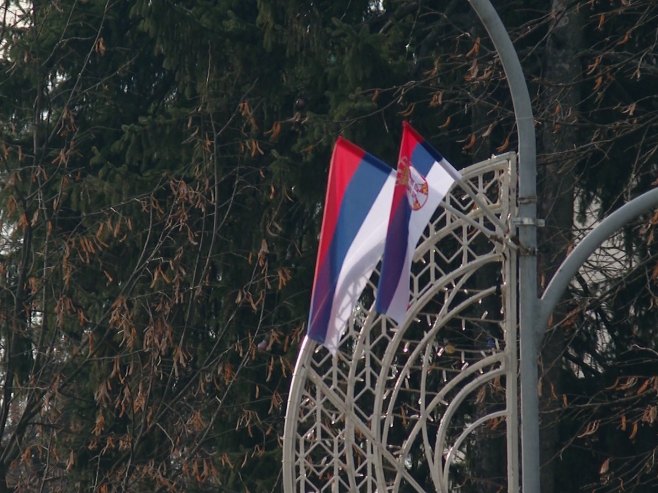 Бањалуку красе заставе Републике Српске и Србије (ВИДЕО)