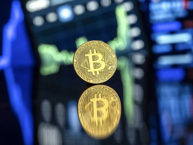 Биткоин биљежи незнатан раст на 74.800 евра