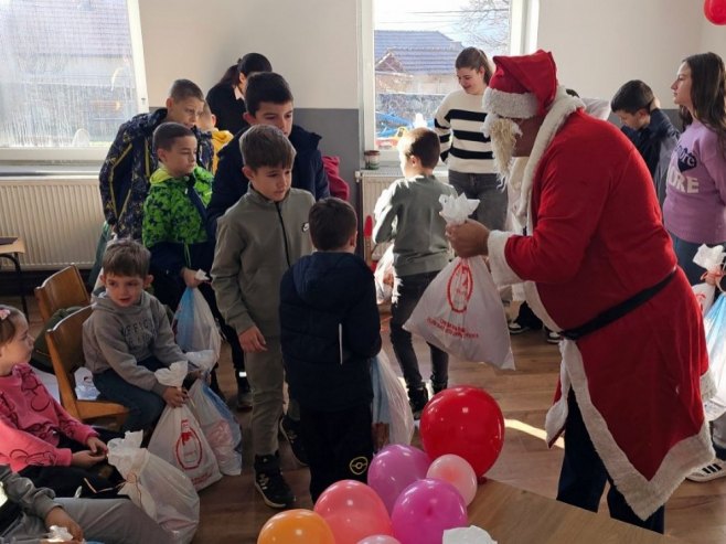 Одбор за помоћ КиМ децембарску подјелу пакетића завршио у Великој Хочи